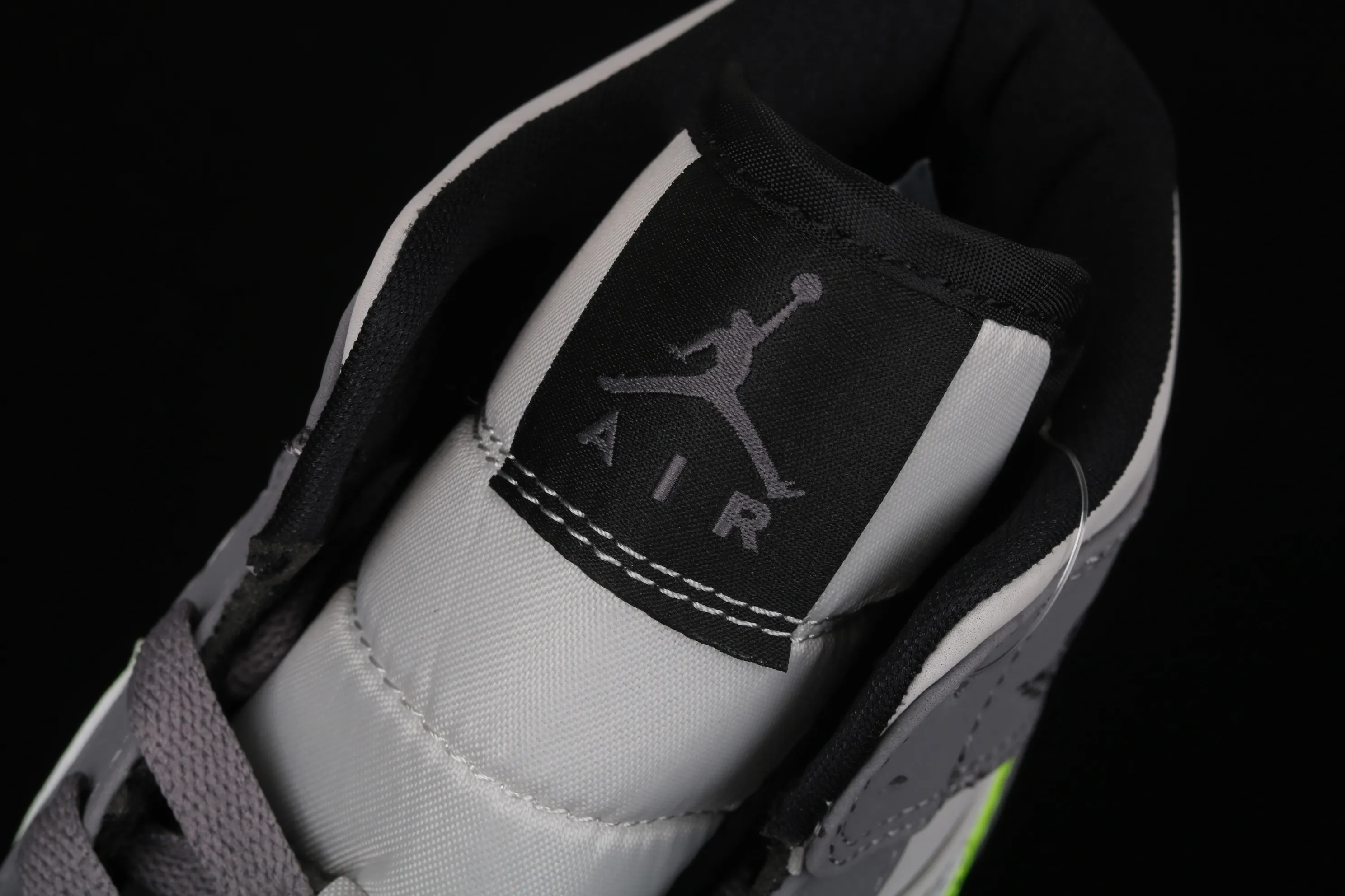 All categories Air Jordan Jordan series basketball shoes Air Jordan 1 Mid Air Jordan 1 Mid "Grey Volt" AJ1 Joe 1 neutral gray fluorescent yellow basketball shoes 554724-072